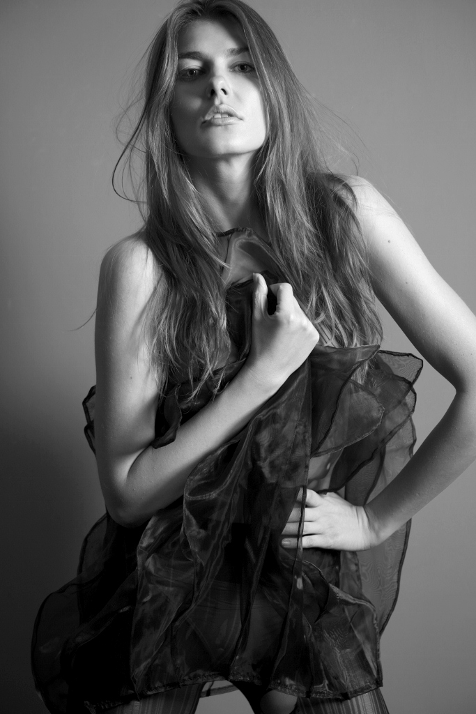 Kinga, model in Milan — picture 9