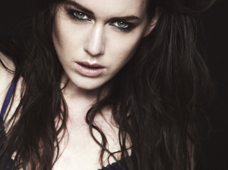 Sarah, model in Paris — picture 1