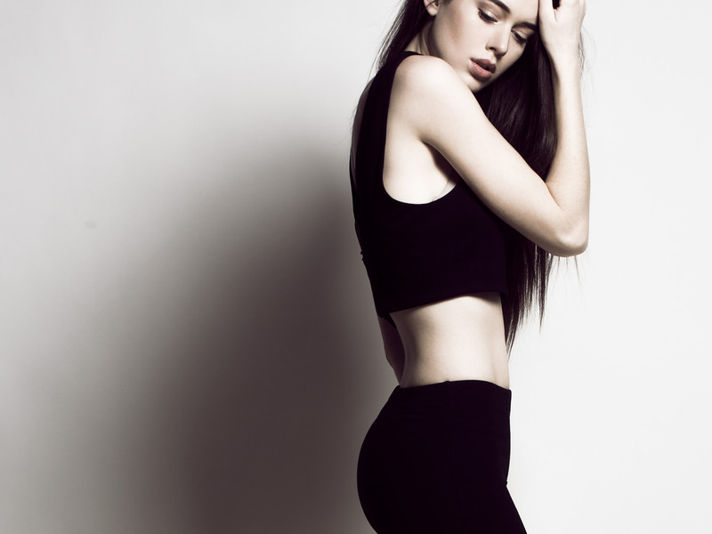 Sarah, model in Paris — picture 9