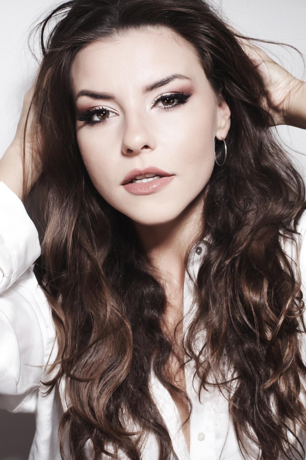 KARYNA, model in Milan — picture 3