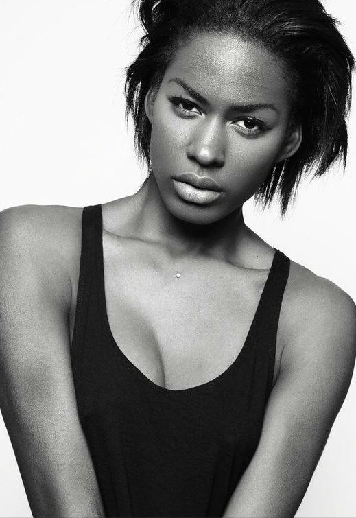 Cindy, model in Paris — picture 12
