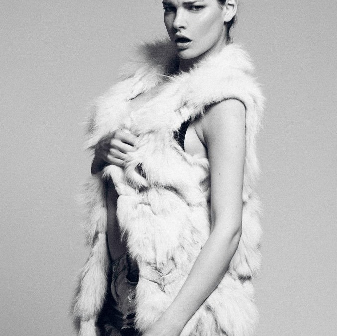 Camille, model in Paris — picture 8