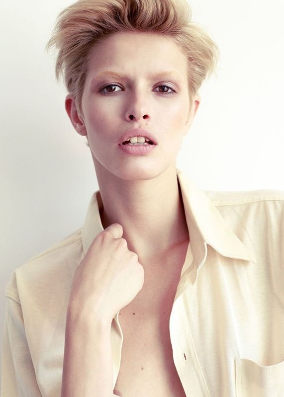 LARISA, model in Milan — picture 3