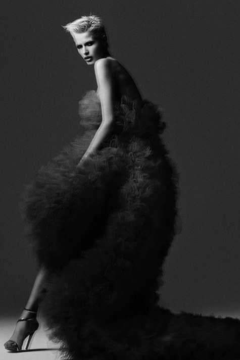 LARISA, model in Milan — picture 4