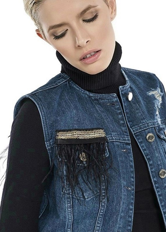 LARISA, model in Milan — picture 27