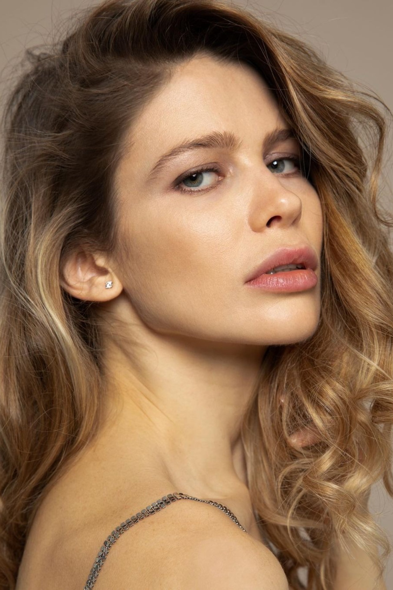 Karina, model in Milan — picture 1