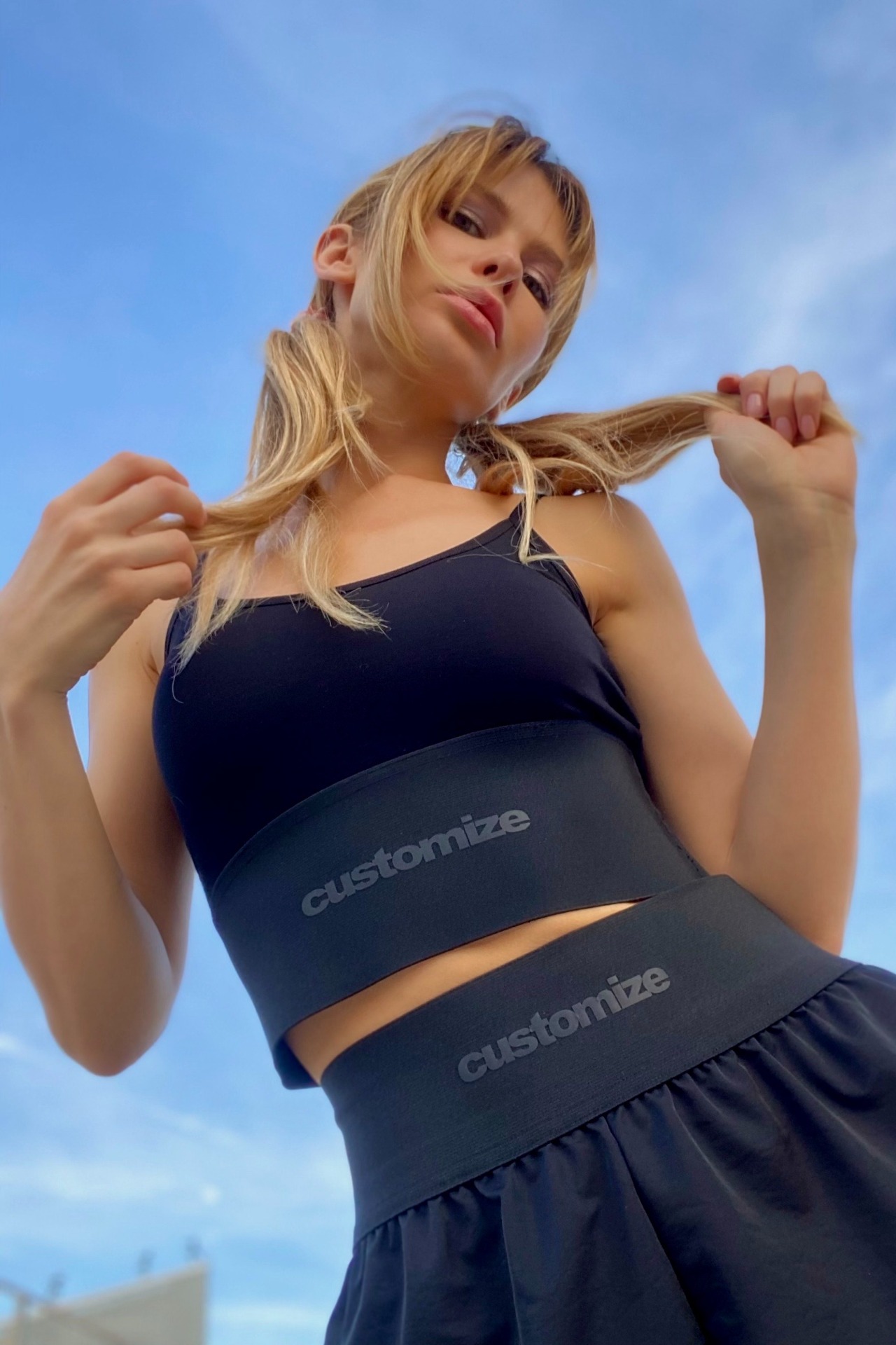 Karina, model in Milan — picture 31