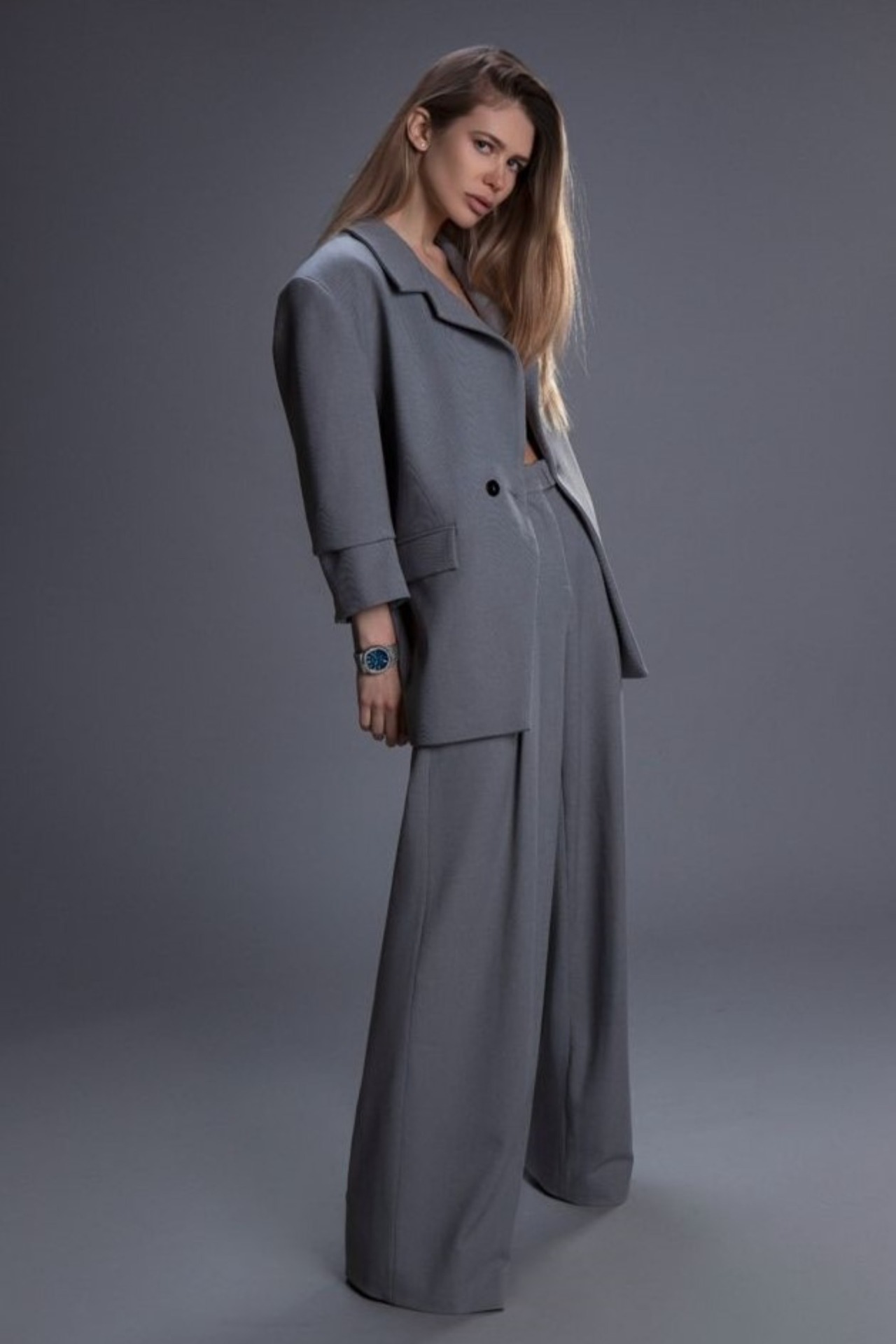 Karina, model in Milan — picture 47