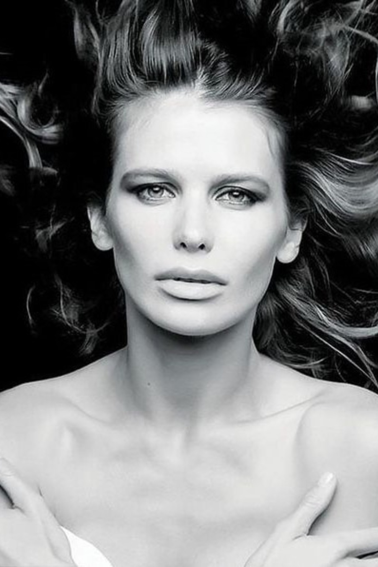 Karina, model in Milan — picture 57