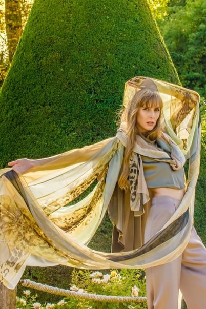 Yulia, model in Paris — picture 6