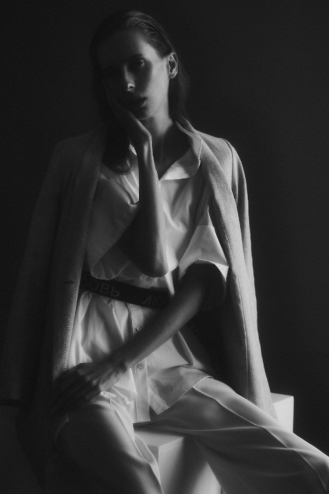 Yulia, model in Paris — picture 8