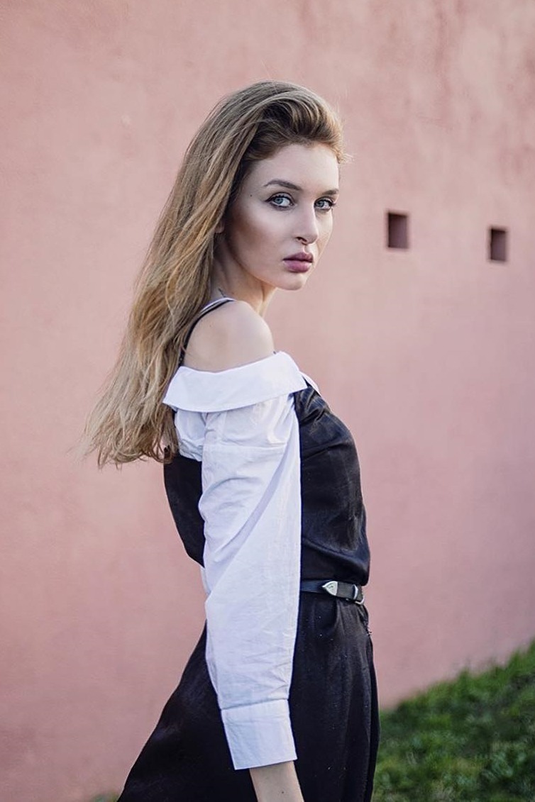 PAULA, model in Milan — picture 4