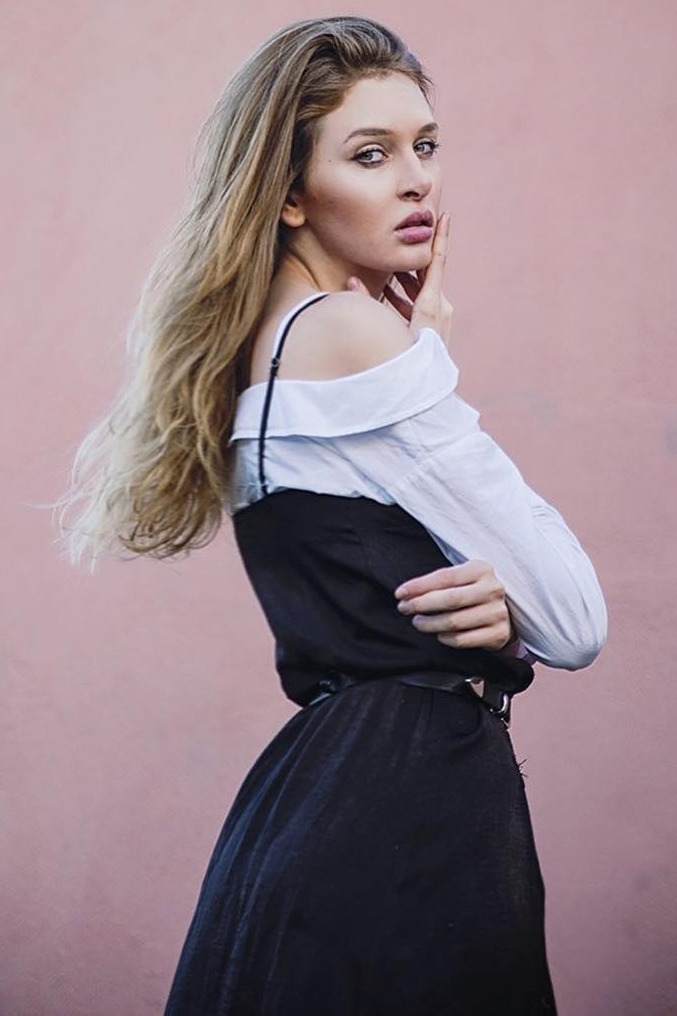 PAULA, model in Milan — picture 5