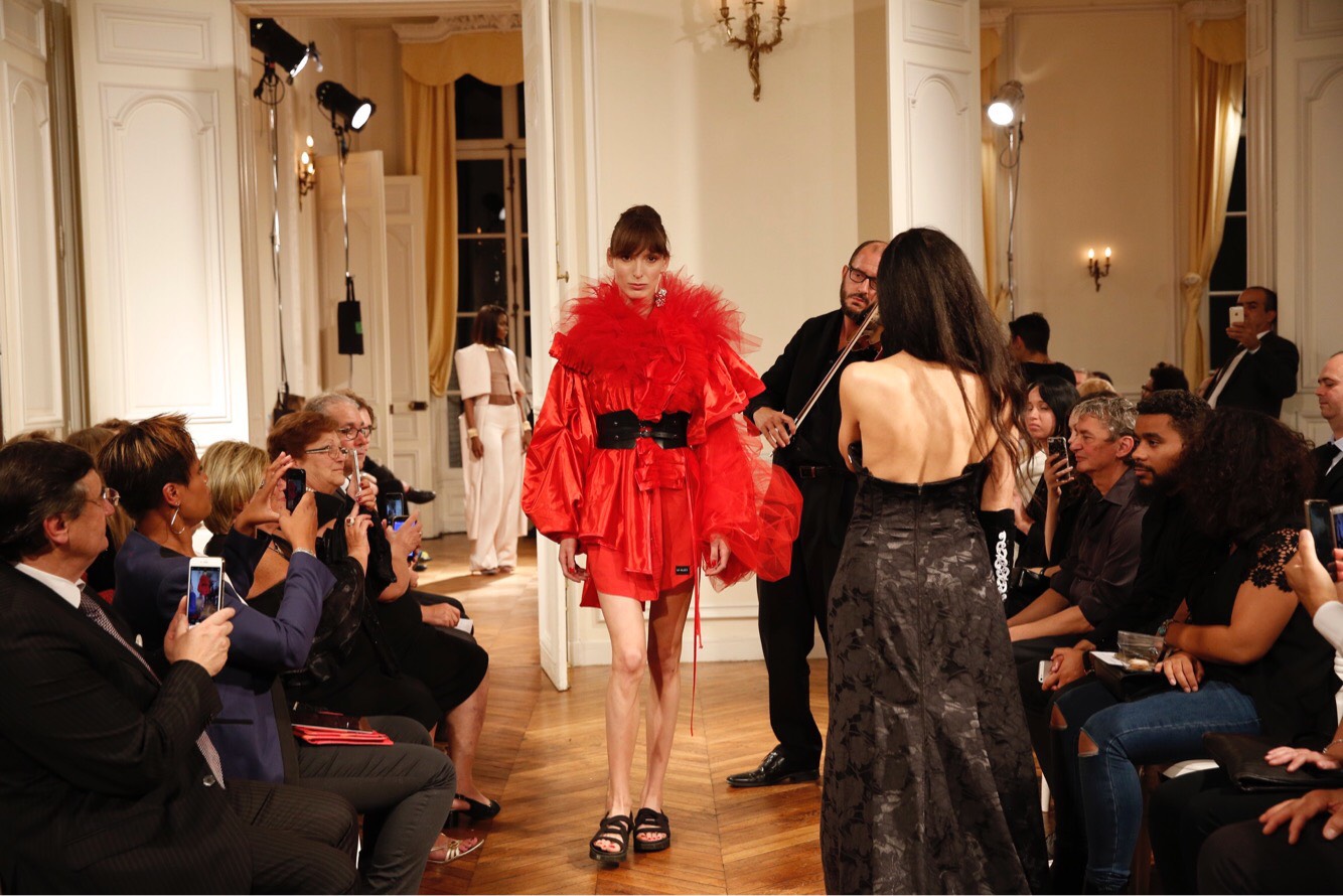 Sara, model in Paris — picture 4