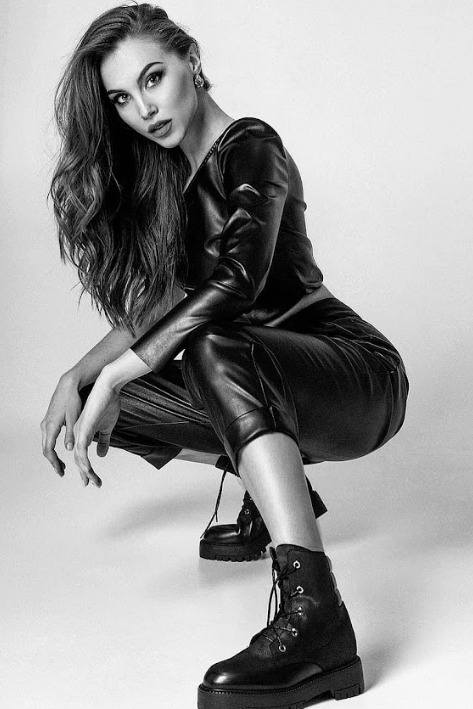 Polina, model in Milan — picture 12