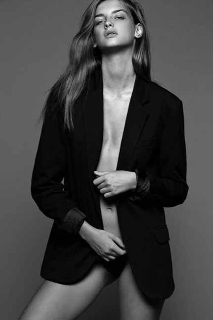 Mathilde, model in Paris — picture 19