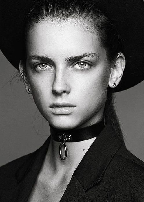 Mathilde, model in Paris — picture 20