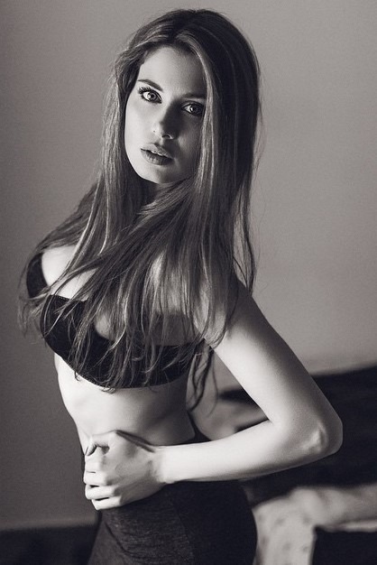 Sara, model in Milan — picture 6
