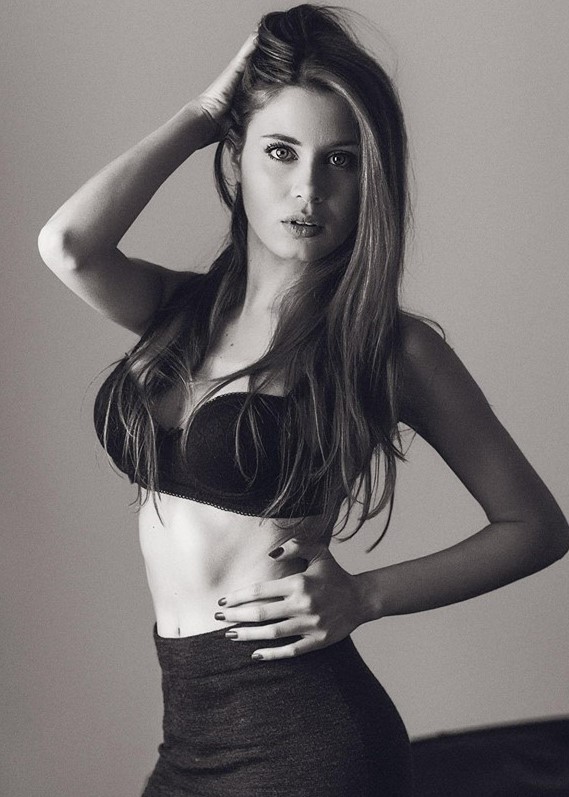 Sara, model in Milan — picture 5