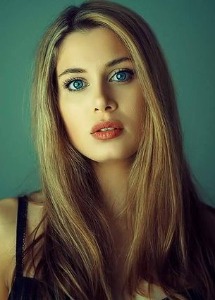 Sara, model in Milan