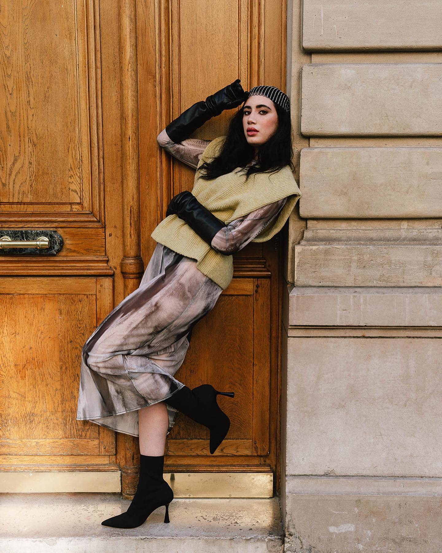 Yasmine, model in Paris — picture 5