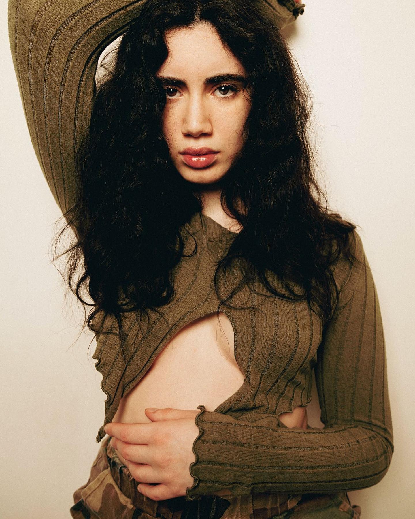 Yasmine, model in Paris — picture 7