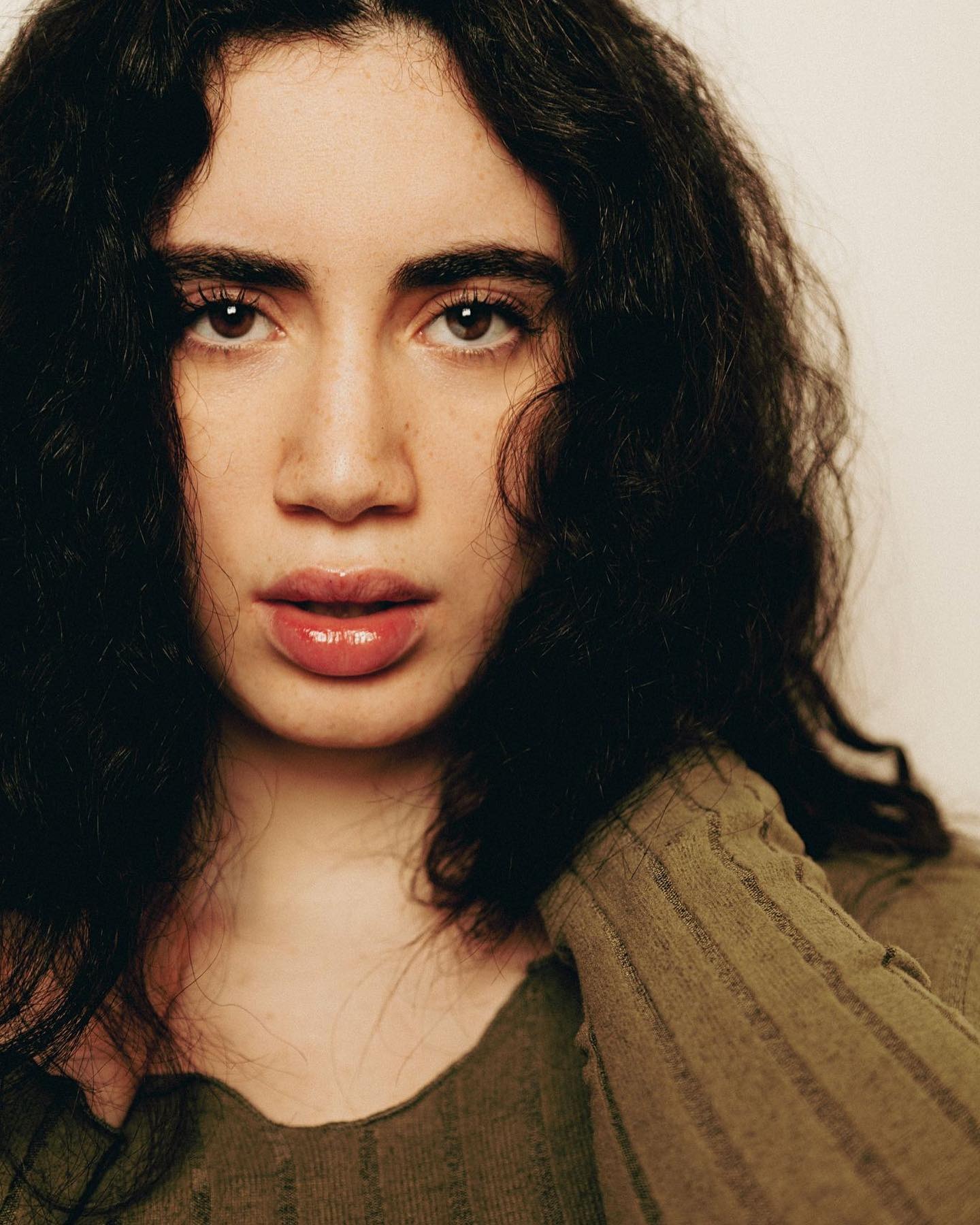 Yasmine, model in Paris — picture 8