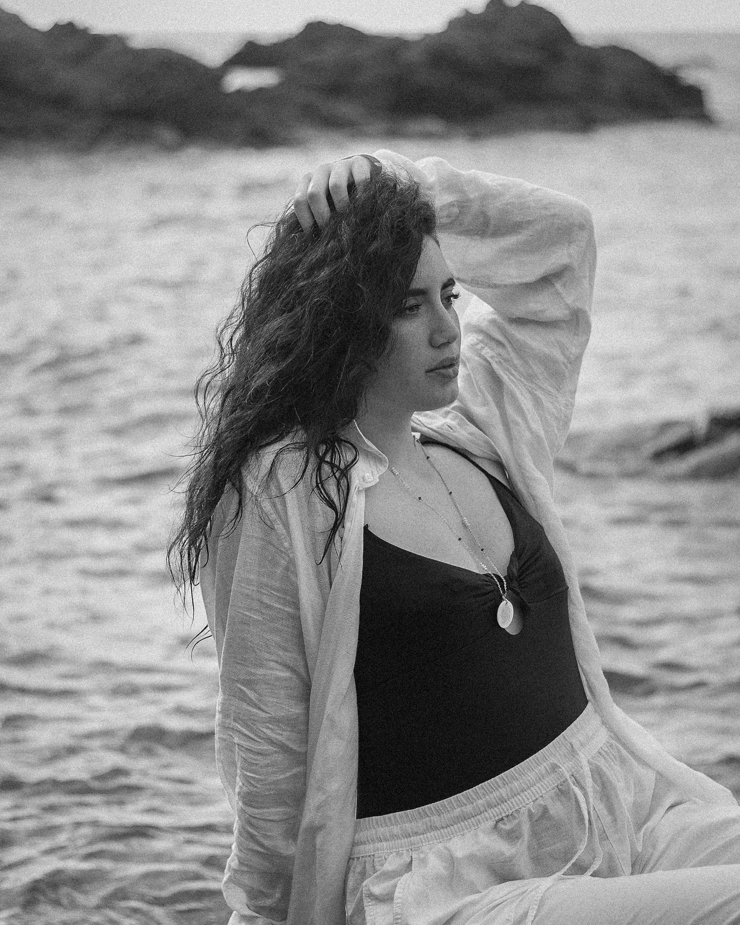 Yasmine, model in Paris — picture 19