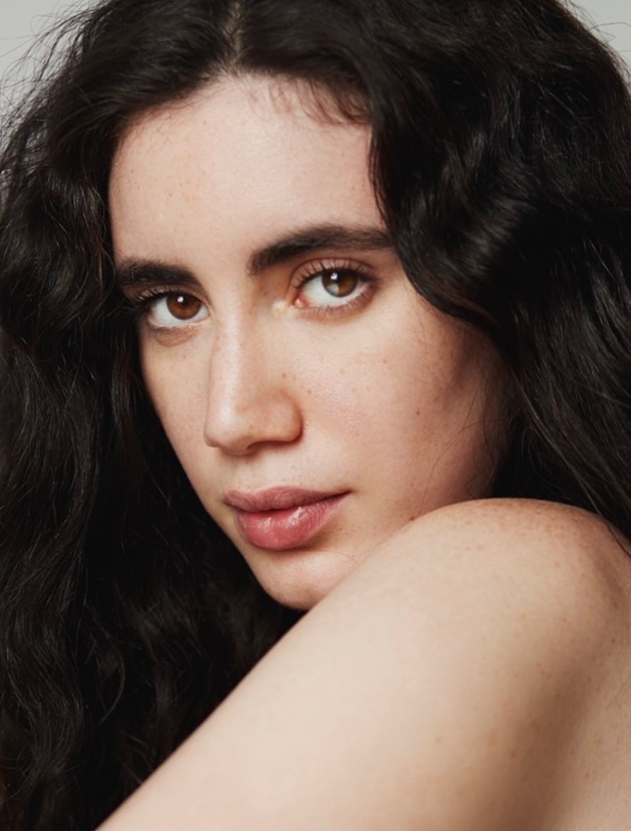 Yasmine, model in Paris — picture 1