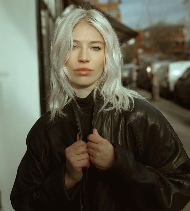 Ausrine, model in London — picture 33
