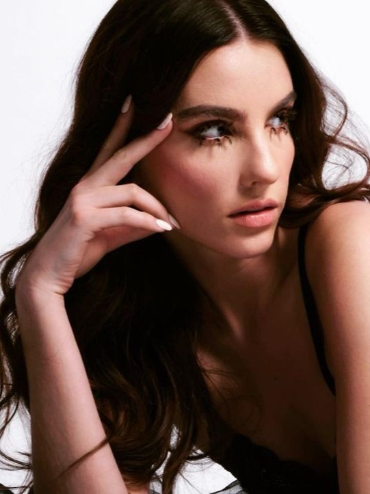 Julia, model in London — picture 29