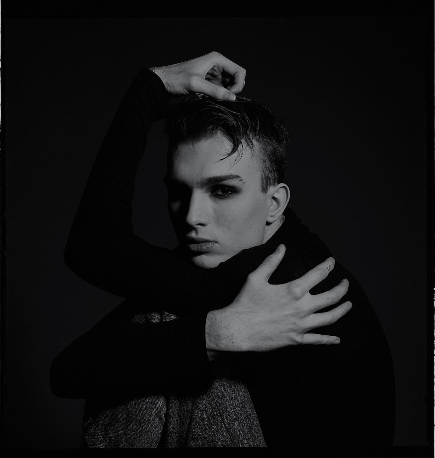 Aivis, model in Paris — picture 15