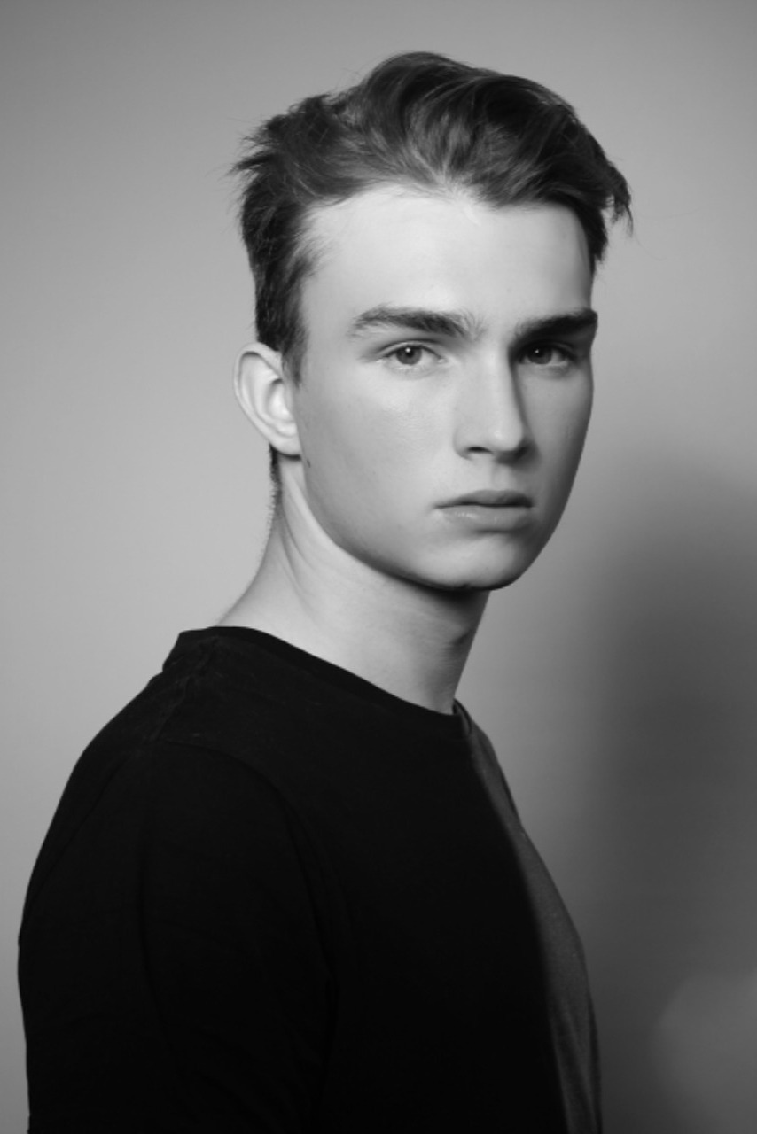Aivis, model in Paris — picture 3