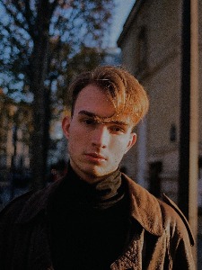 Aivis, model in Paris