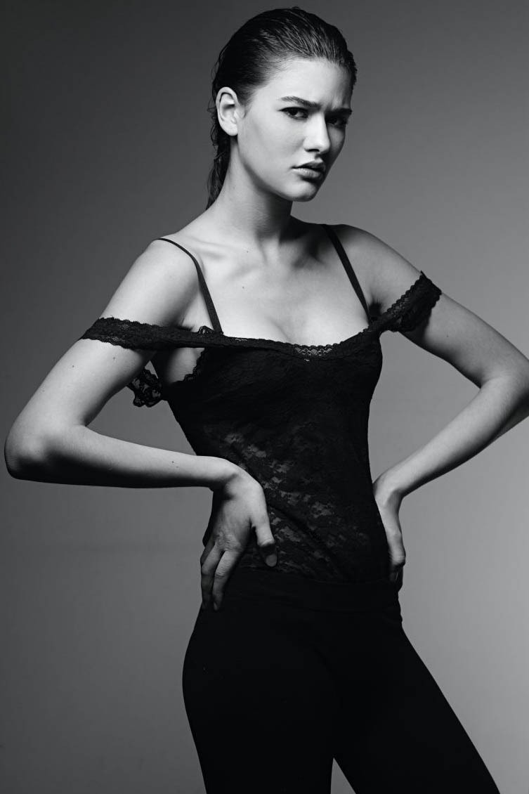 Kseniya, model in Paris — picture 2