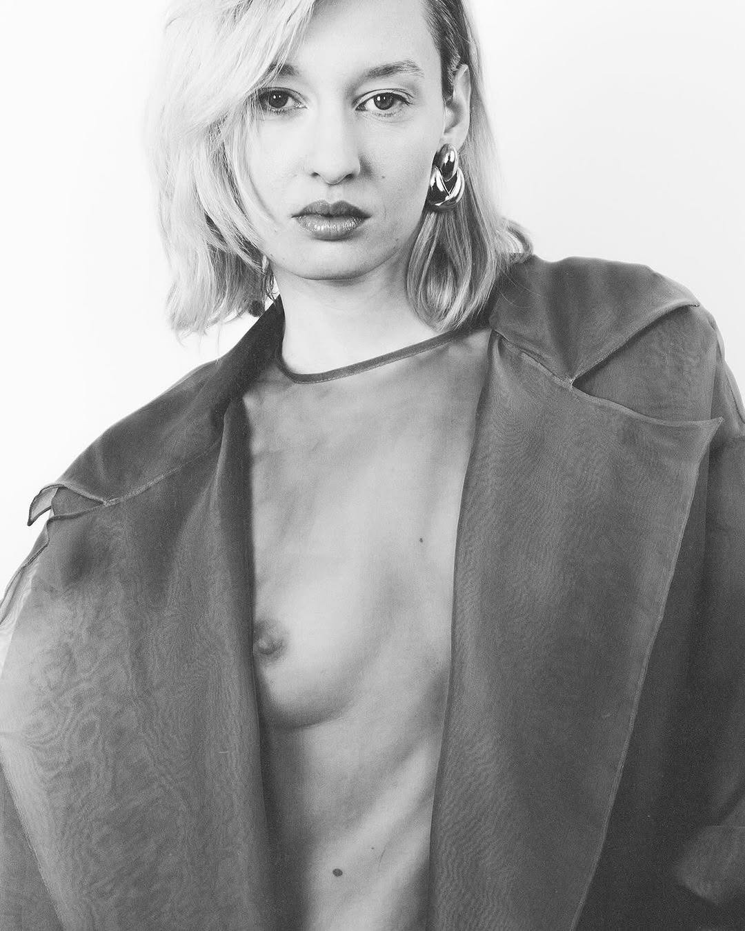 Chiara, model in Milan — picture 23