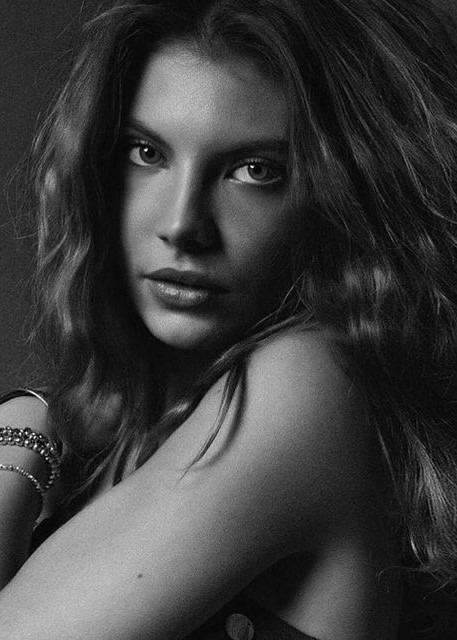 Sofia, model in Milan — picture 14