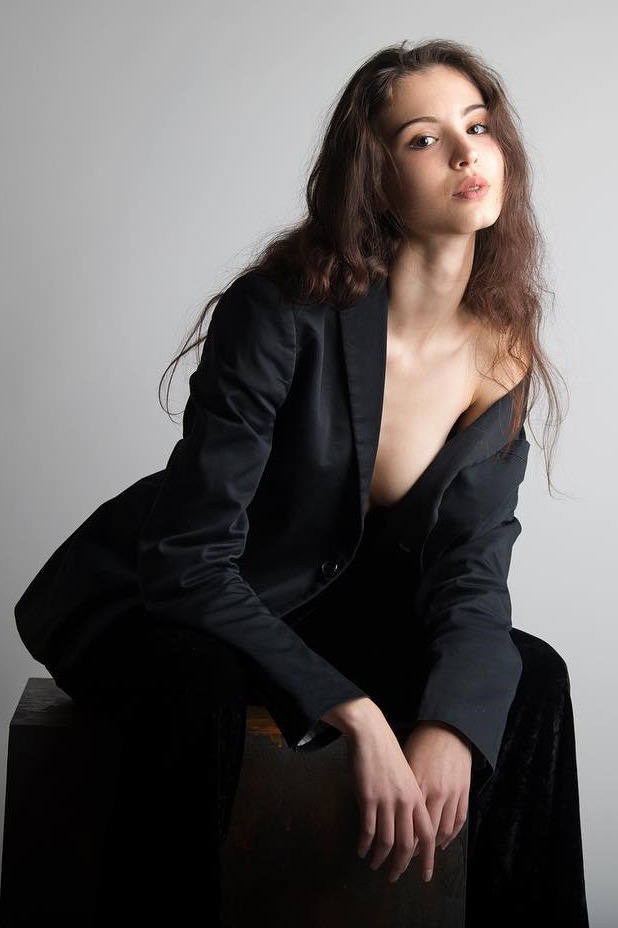 CHIARA, model in Milan — picture 12