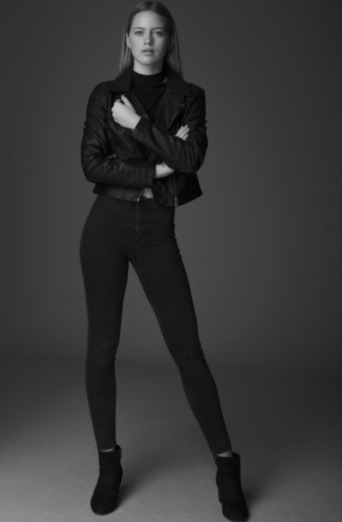 Zara, model in London — picture 2