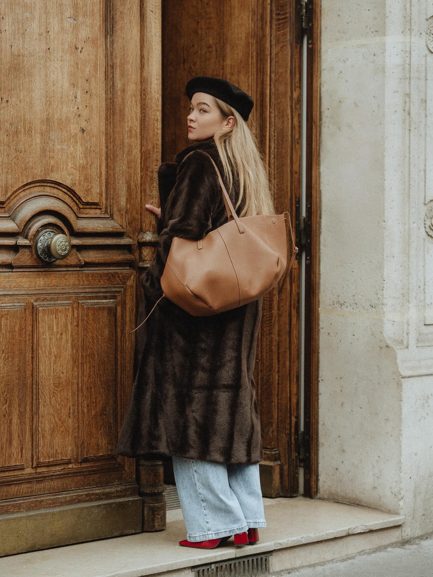 Indya, model in Paris — picture 14