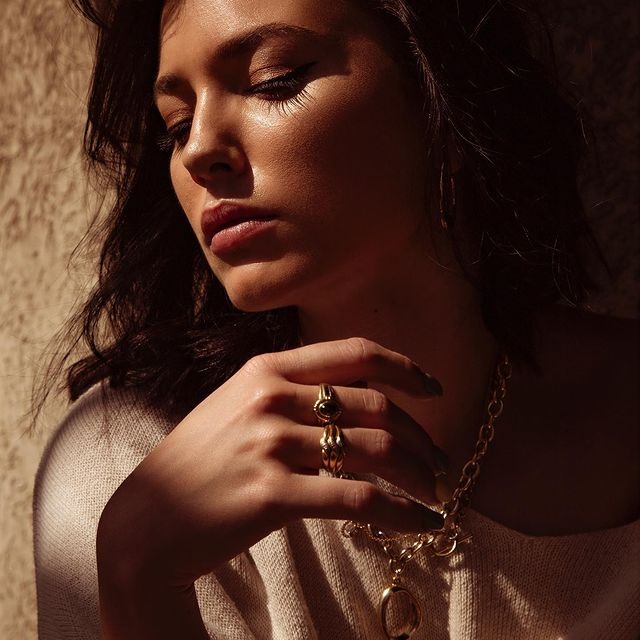 Marie, model in Paris — picture 8