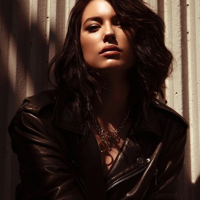 Marie, model in Paris — picture 9