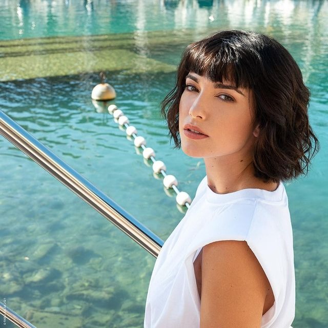Marie, model in Paris — picture 13