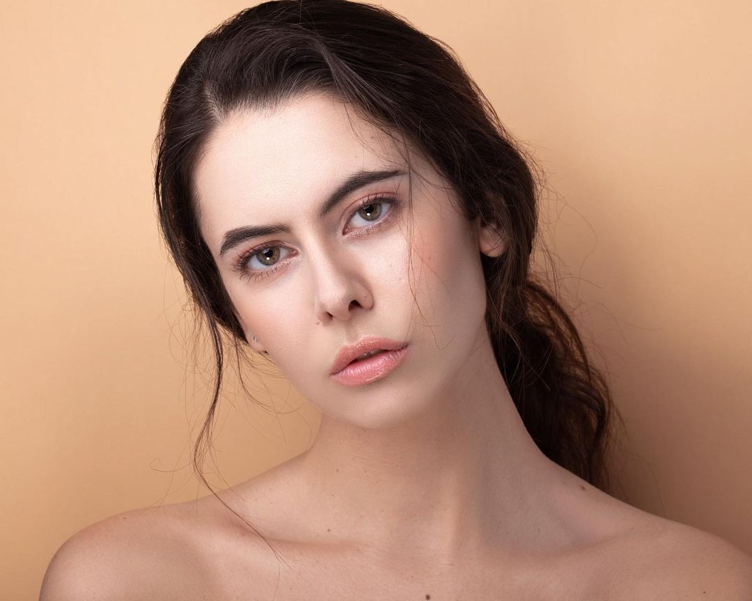 Anaïs, model in Paris — picture 1