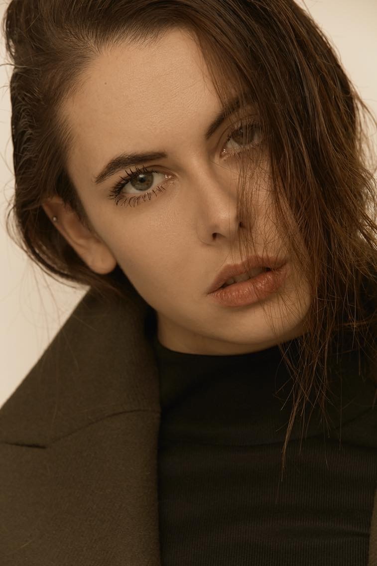 Anaïs, model in Paris — picture 11