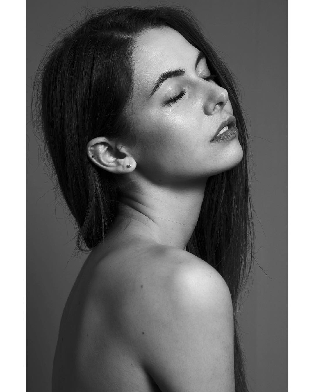 Anaïs, model in Paris — picture 27