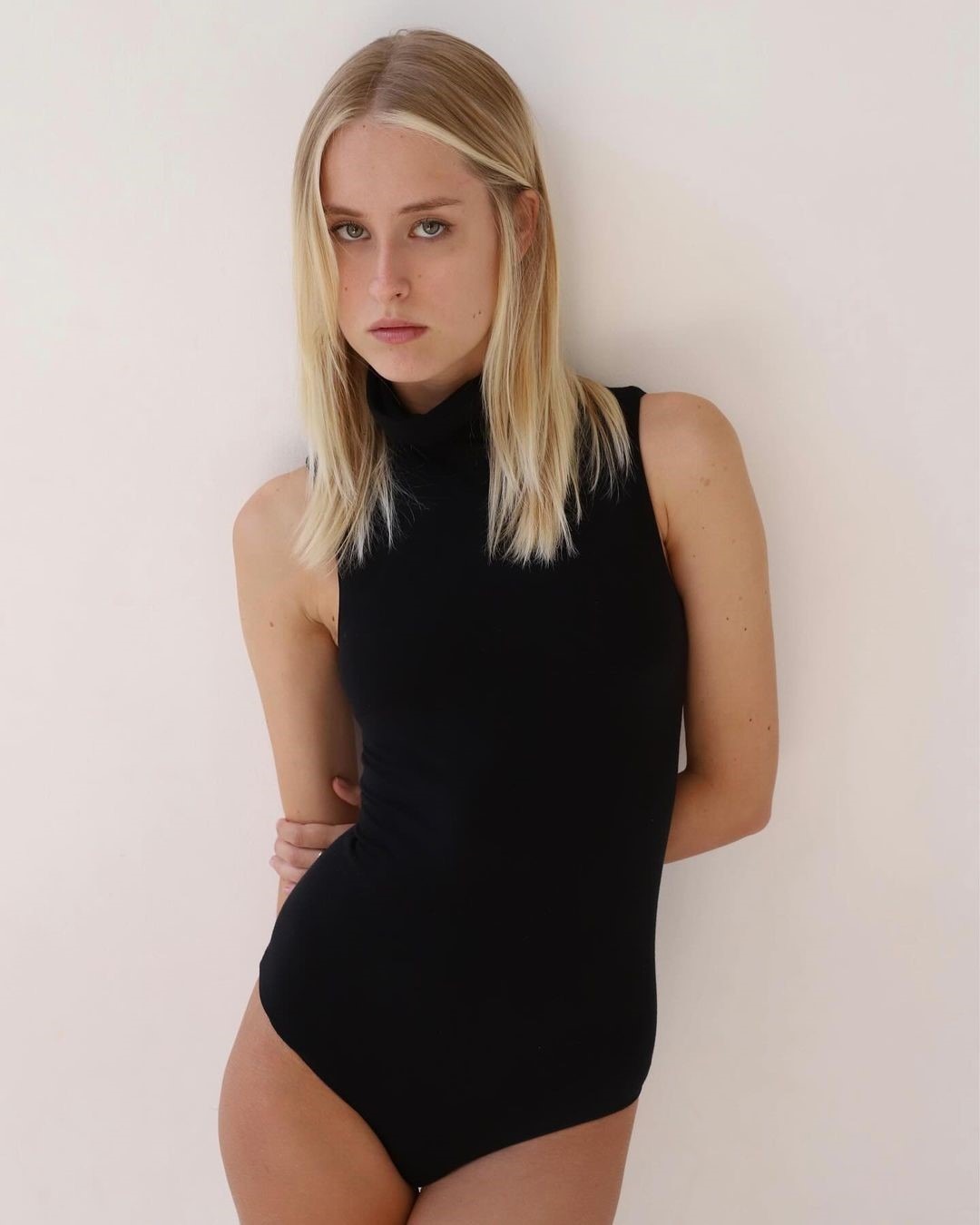 Nicole, model in Milan — picture 9