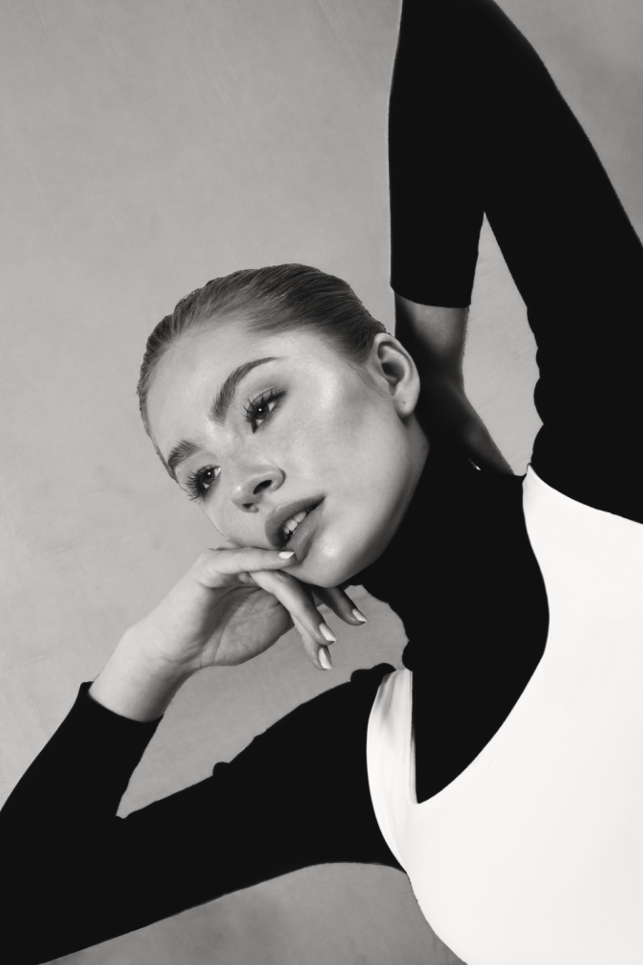 Claire, model in Paris — picture 10