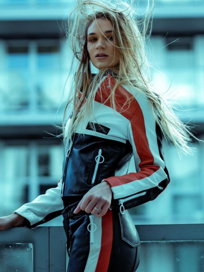 Timea, model in London — picture 3
