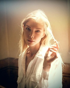 Kate, model in Milan